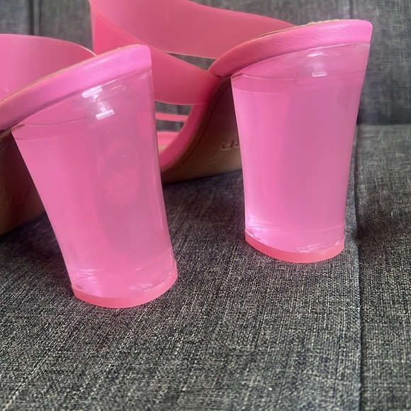Pink Heels - Picture 3 of 4